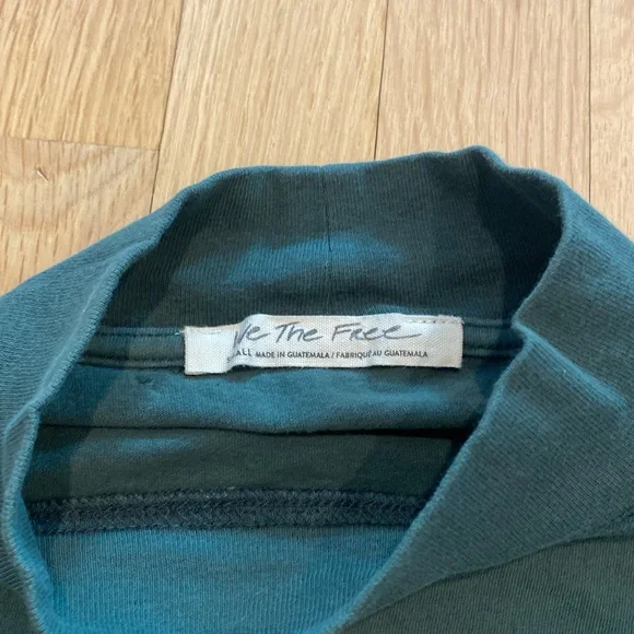 We the Free Fearless mock neck tshirt green size small - Picture 3 of 4